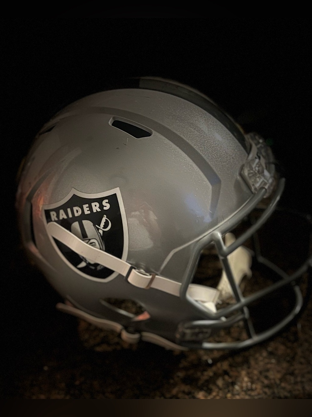 Las Vegas Raiders Silver Football Helmet- LAS VEGAS RAIDERS AUTHENTIC SPEED
